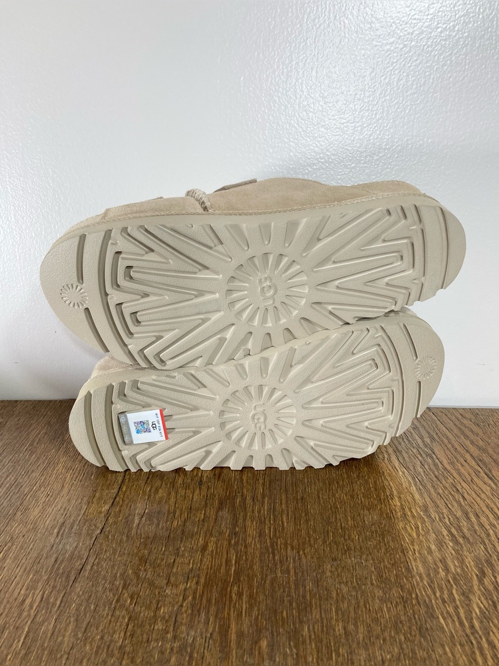 New Ugg Goldenstar Hi Slide Suede Platform Sandal Women’s Size 8 Sand - Picture 7 of 8